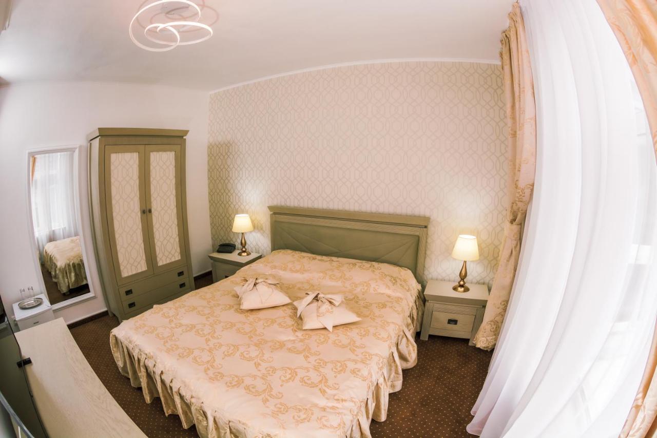 Hotel Cora Bistrita Extérieur photo