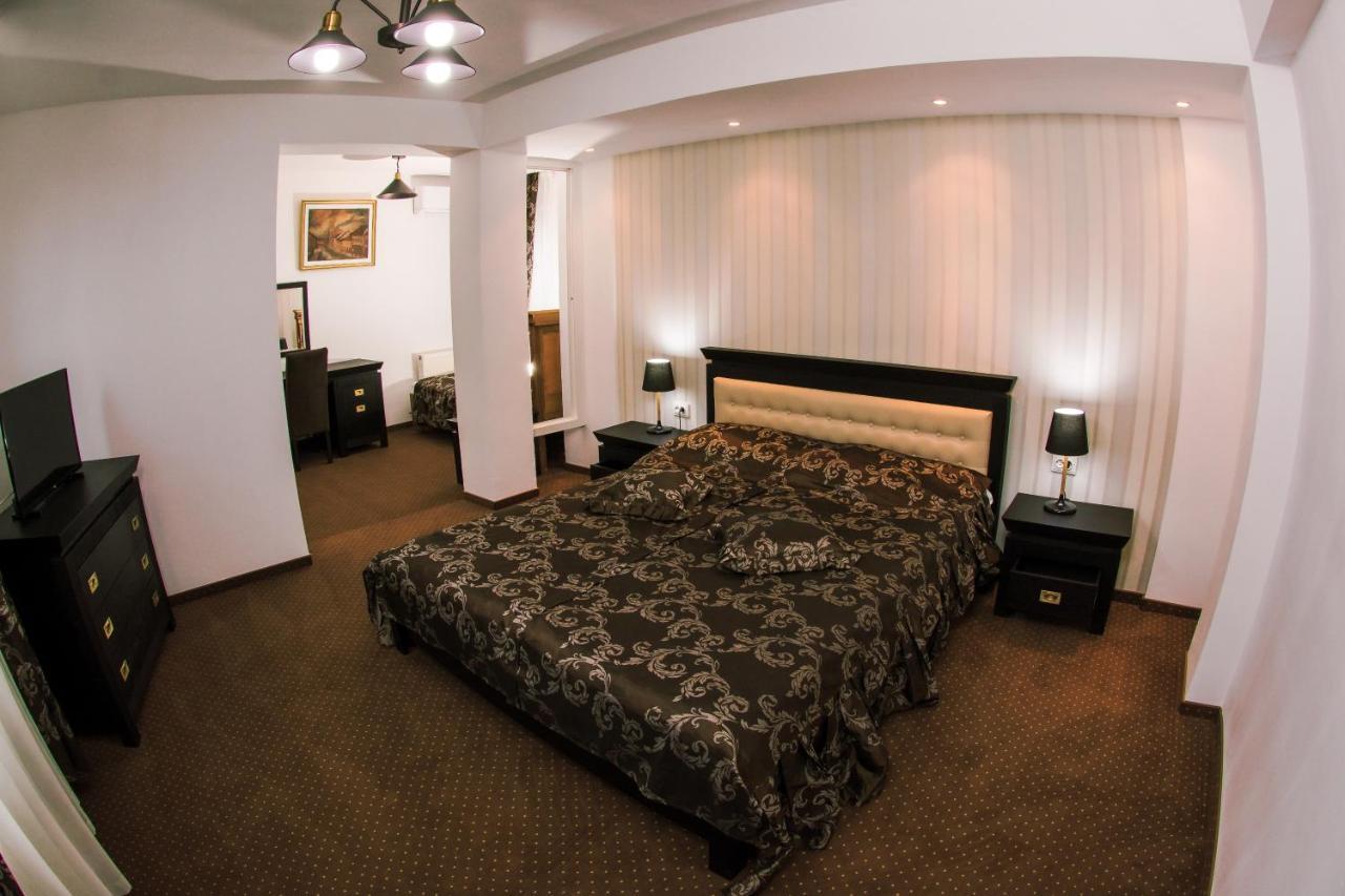 Hotel Cora Bistrita Extérieur photo